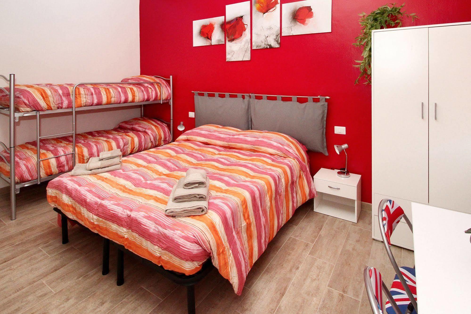 B&B Il Rosso E Il Blu Cuneo Luaran gambar